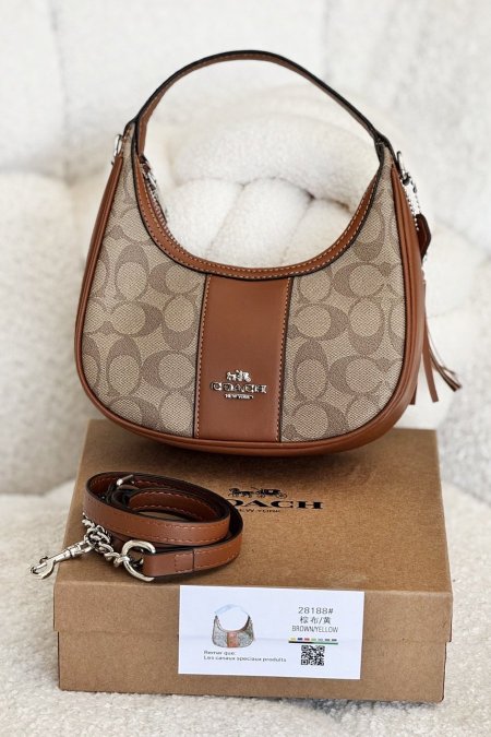 شنطة - Coach / كواليتي عالي شامل علبة الشركة - بني / بيج <br> <span class='text-color-warm'>نفدت الكمية</span>